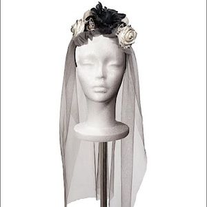 NWT White & Black Floral Skull Veil